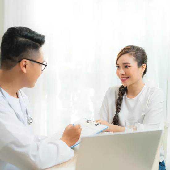 woman-consulting-with-psychiatrist